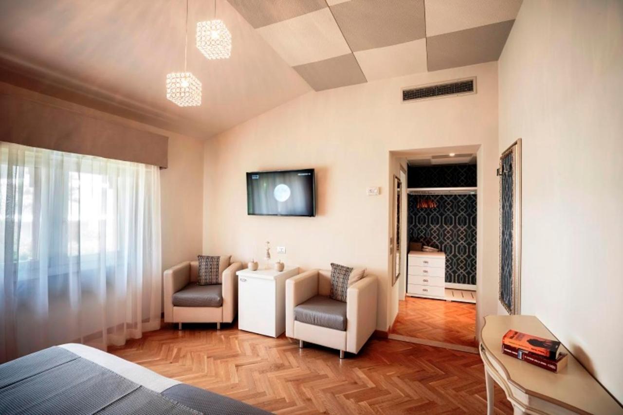 גרדונה ריביירה Hotel Bellevue מראה חיצוני תמונה