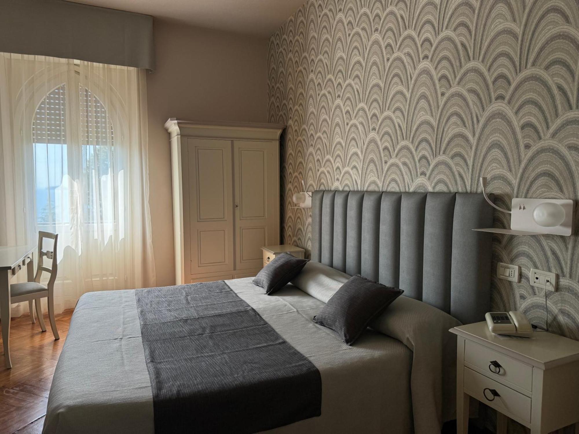 גרדונה ריביירה Hotel Bellevue מראה חיצוני תמונה