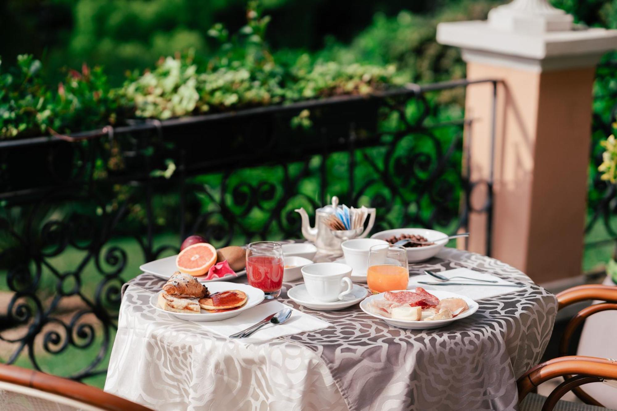 גרדונה ריביירה Hotel Bellevue מראה חיצוני תמונה