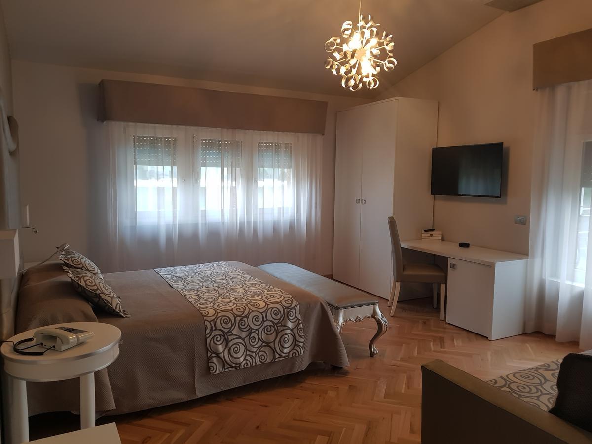 גרדונה ריביירה Hotel Bellevue מראה חיצוני תמונה